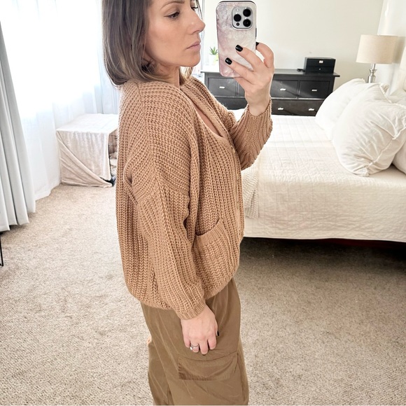 | vici • camel chunky knit button down cardigan • small | - Picture 11 of 12